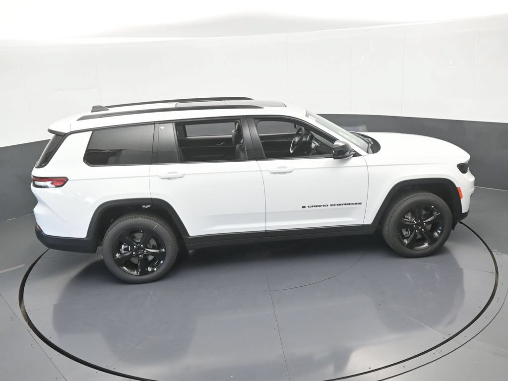 Used 2025 Jeep Grand Cherokee L Limited w/ Black Appearance Package AWD/4WD image 48