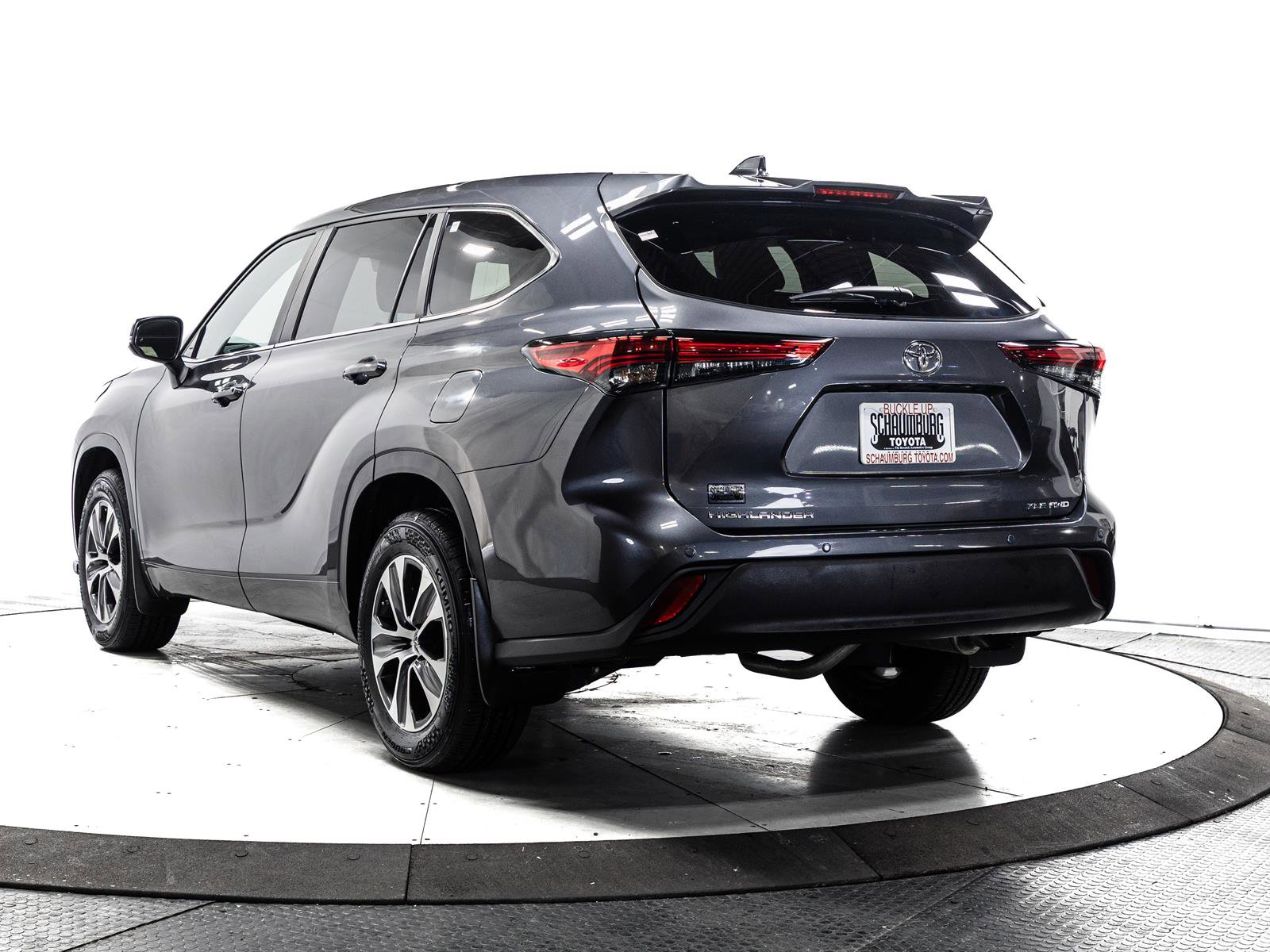 Certified 2023 Toyota Highlander XLE image 10
