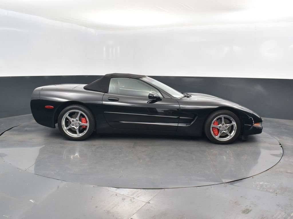 Used 2000 Chevrolet Corvette Base w/ Performance Handling Pkg image 4