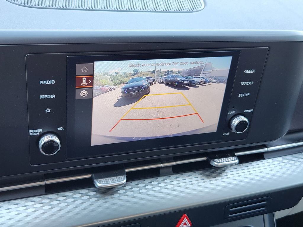 Used 2024 Kia Carnival LX image 16