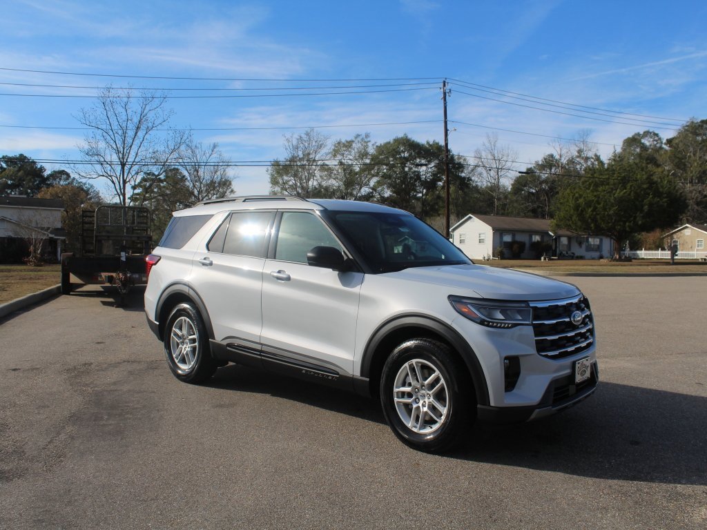 New 2026 Ford Explorer Active w/ Active Comfort Package image 2