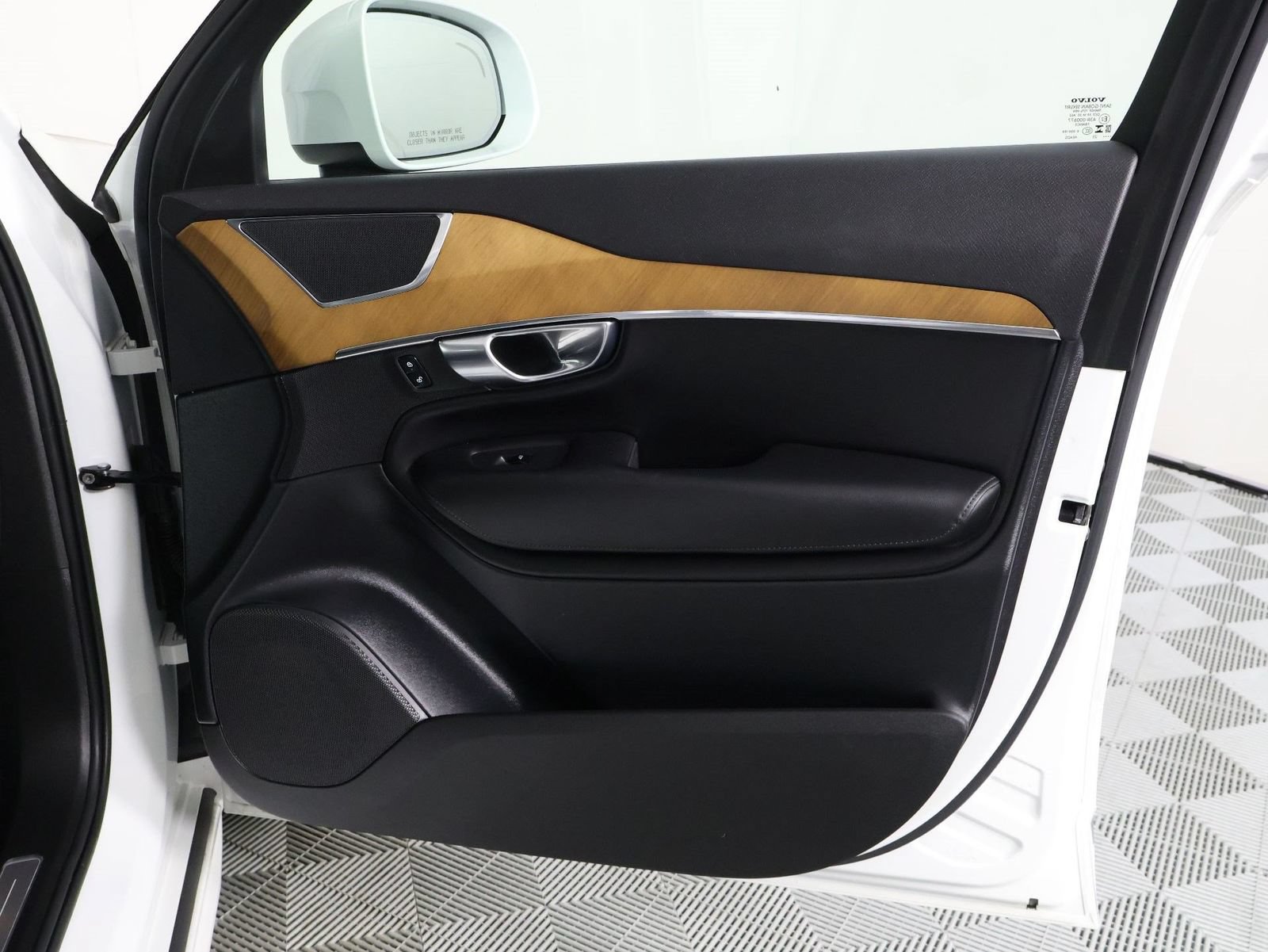 Certified 2023 Volvo XC90 T8 Plus AWD/4WD image 21
