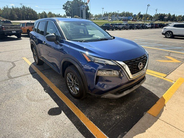 Used 2023 Nissan Rogue S AWD/4WD image 3