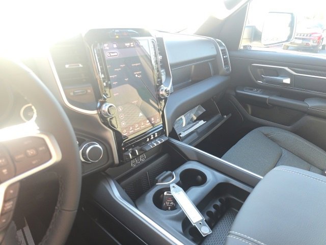 New 2026 RAM 1500 4x4 Crew Cab image 25