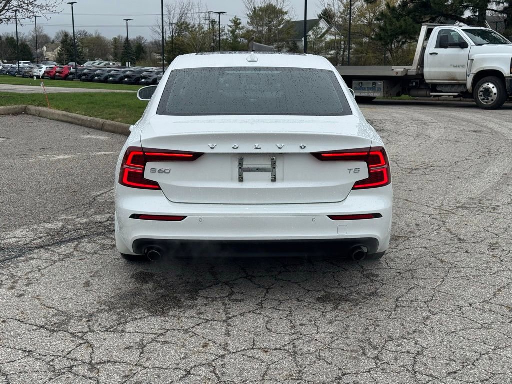 Used 2020 Volvo S60 T5 Momentum image 4