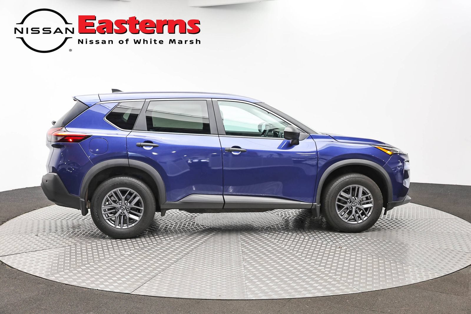 Used 2023 Nissan Rogue S AWD/4WD image 4