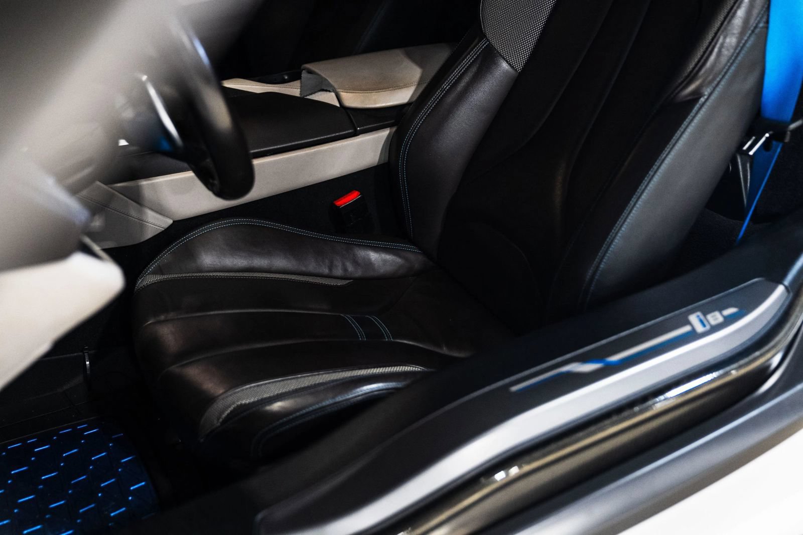 Used 2019 BMW i8 Roadster AWD/4WD image 25