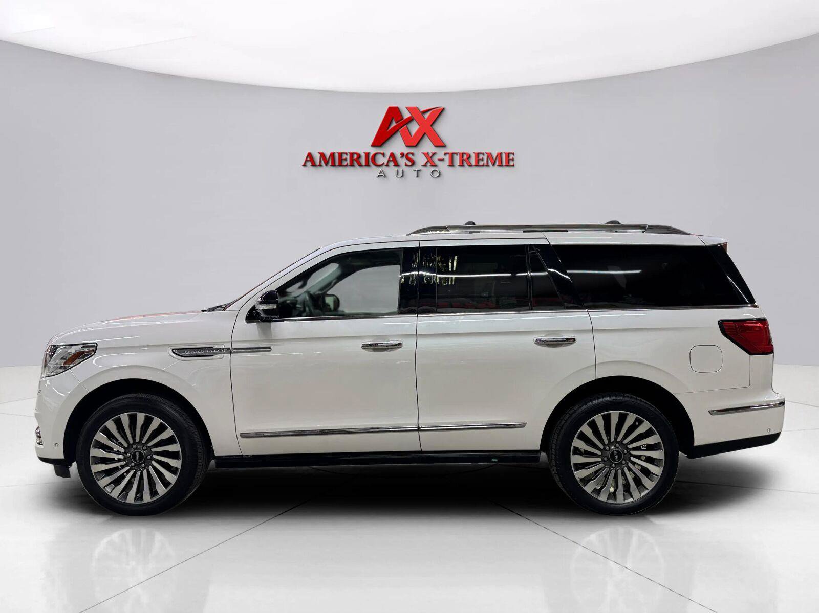 Used 2018 Lincoln Navigator Reserve w/ Technology Package AWD/4WD image 4