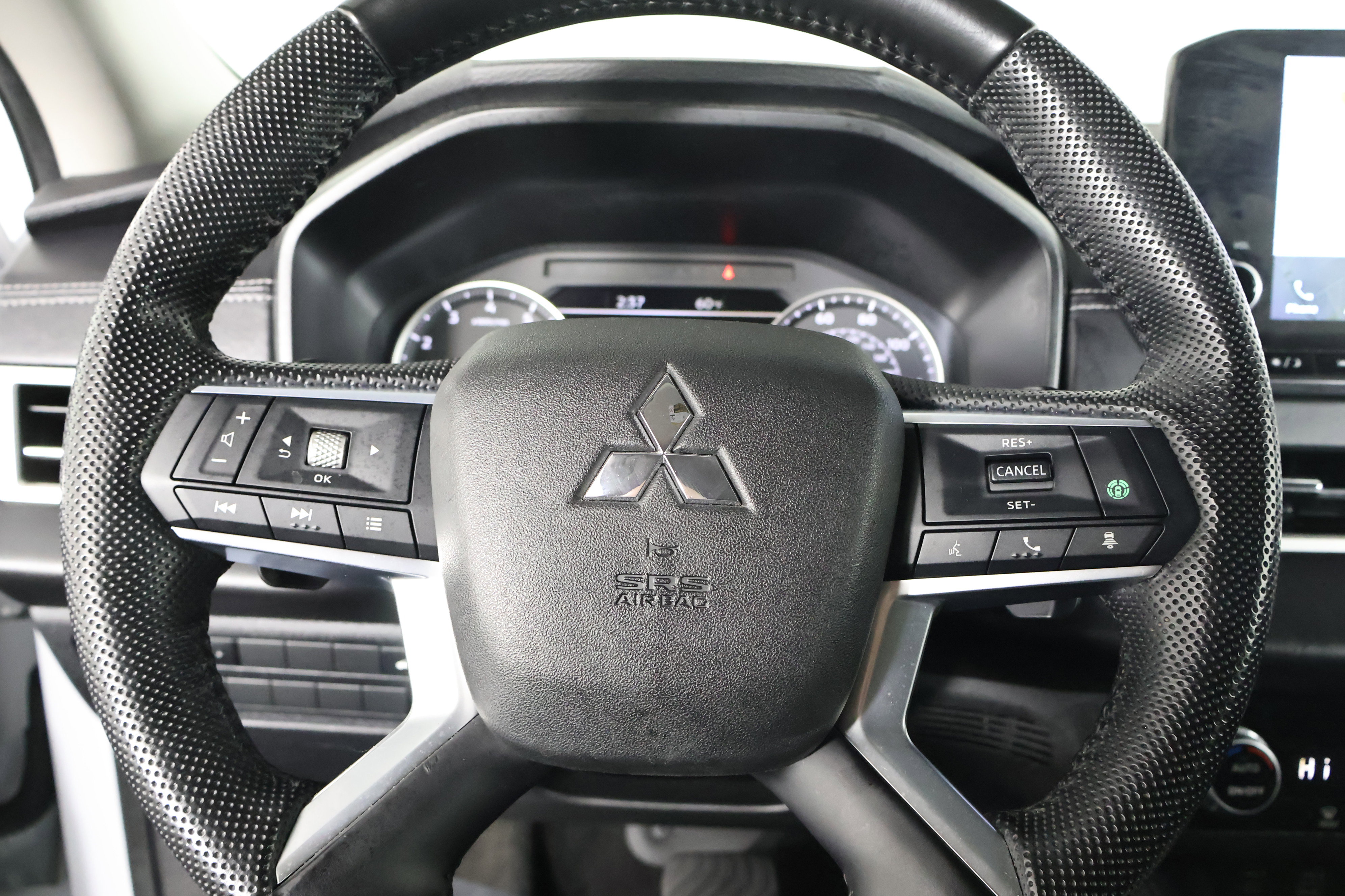 Used 2023 Mitsubishi Outlander SE AWD/4WD image 19