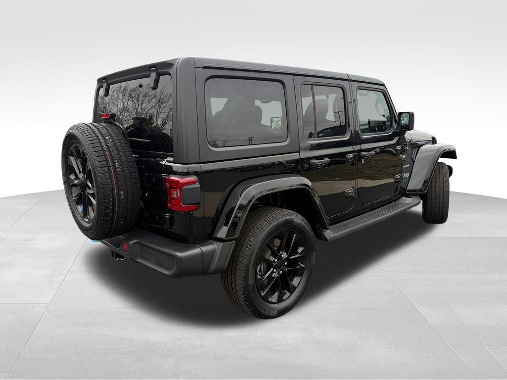 Used 2023 Jeep Wrangler Unlimited Sahara w/ Cold Weather Group image 8