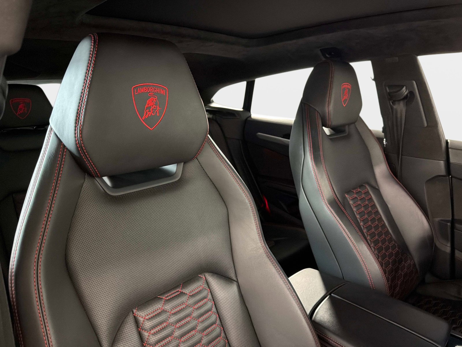 Used 2019 Lamborghini Urus AWD/4WD image 24