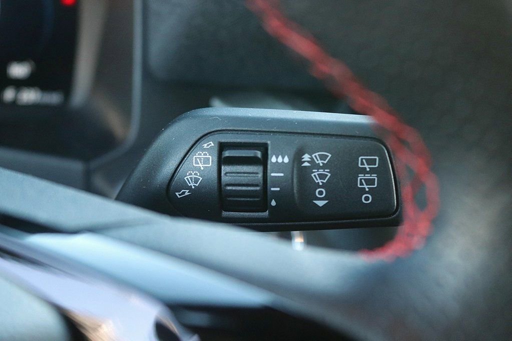 Used 2025 Ford Explorer ST-Line w/ ST-Line Street Pack AWD/4WD image 27