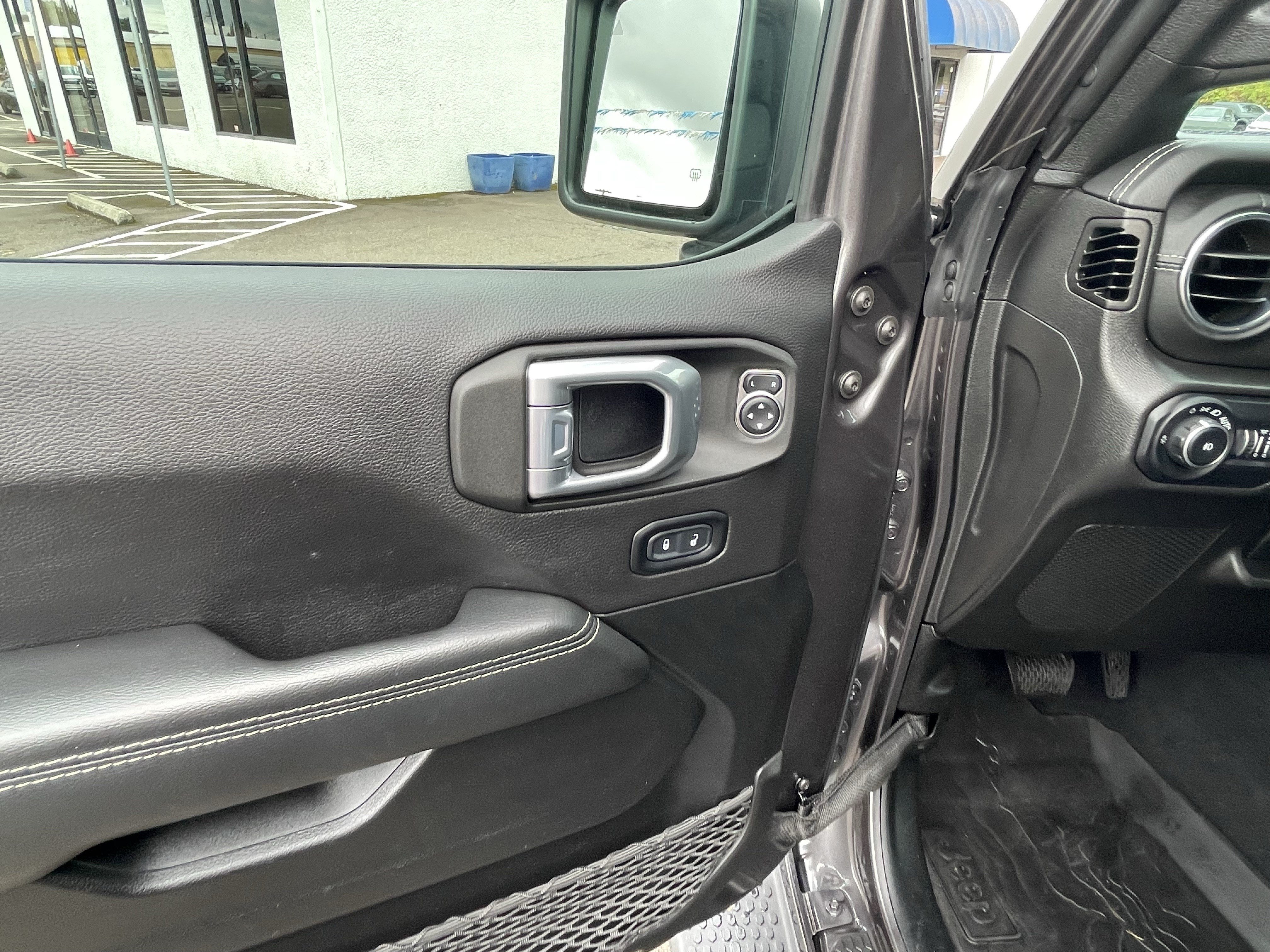 Used 2022 Jeep Wrangler Unlimited Sahara w/ LED Lighting Group AWD/4WD image 18