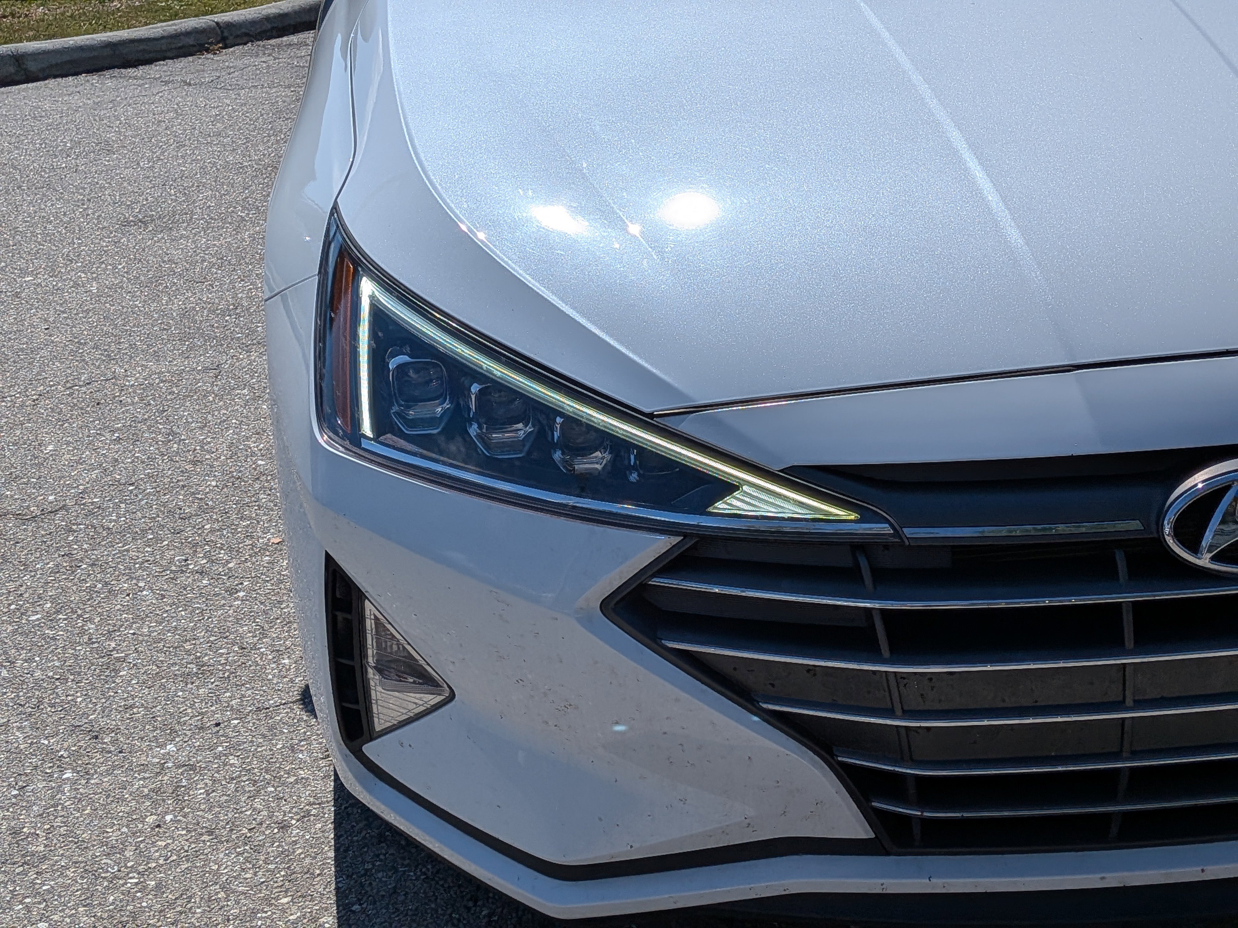 Used 2020 Hyundai Elantra Limited w/ Cargo Package (C1) FWD image 9