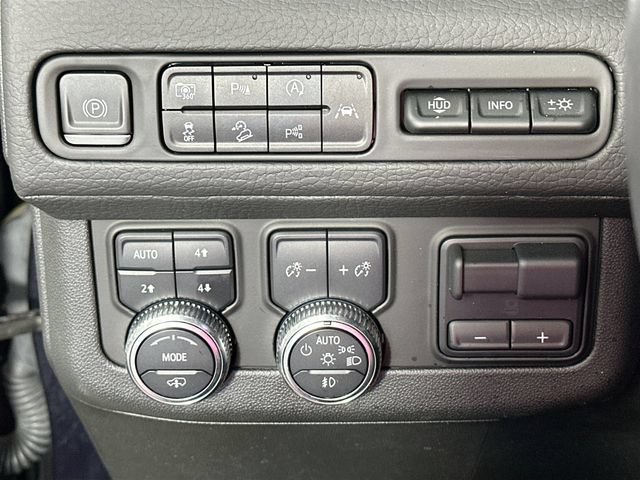Used 2023 GMC Yukon Denali w/ Advanced Technology Package AWD/4WD image 26