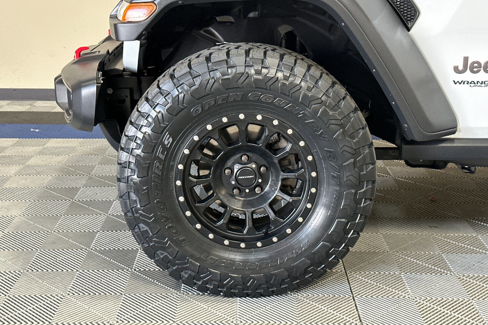 Used 2018 Jeep Wrangler Unlimited Rubicon AWD/4WD image 41