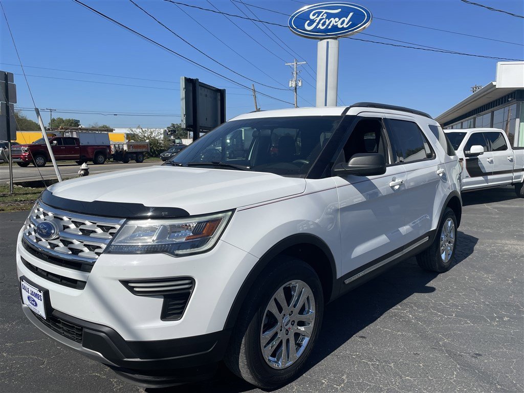Used 2018 Ford Explorer XLT image 2