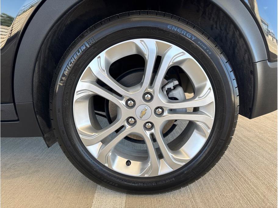 Used 2017 Chevrolet Bolt LT FWD image 25