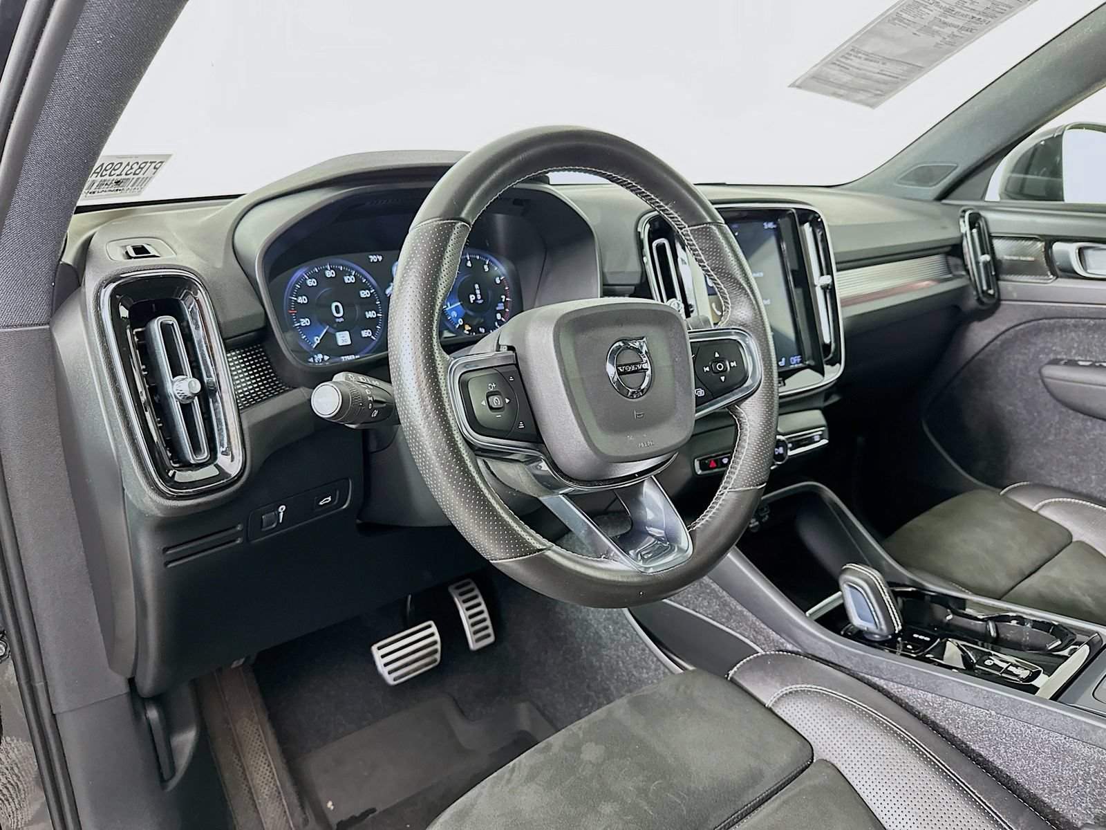 Used 2021 Volvo XC40 T5 R-Design w/ Advanced Package AWD/4WD image 9