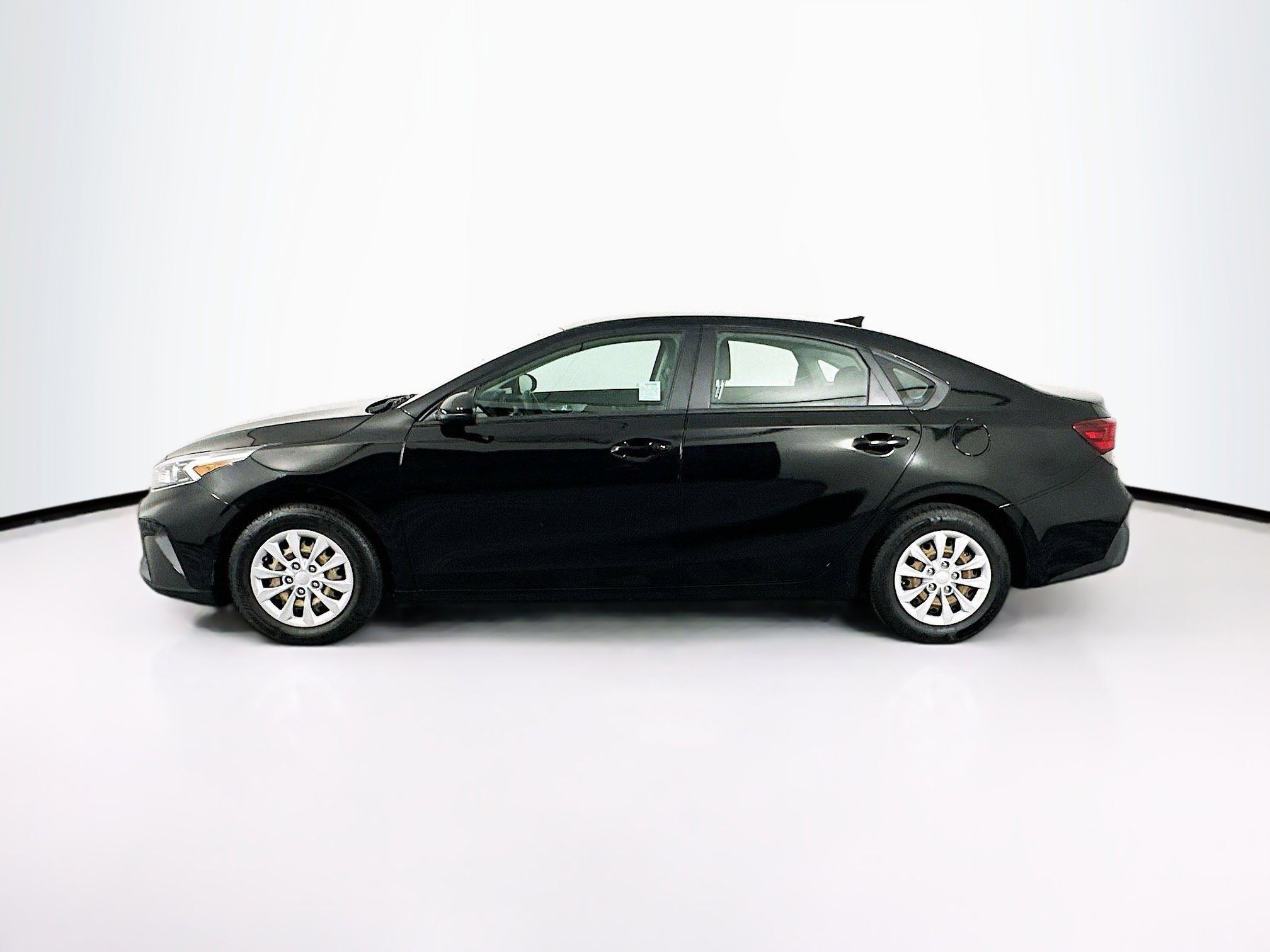 Used 2023 Kia Forte LX image 4