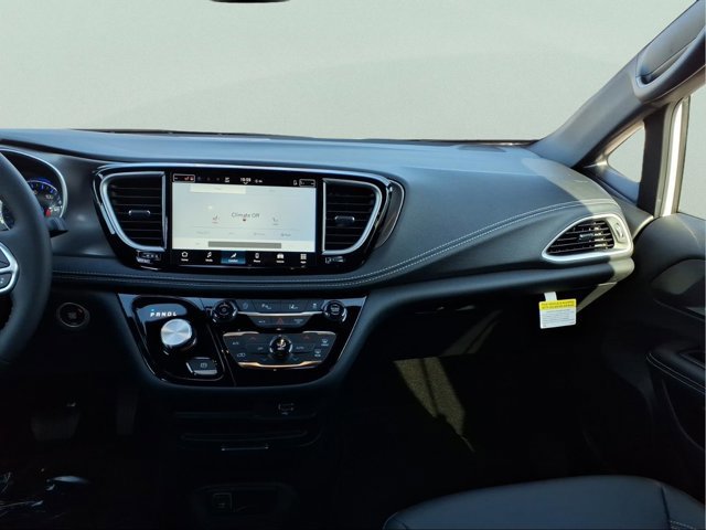 New 2026 Chrysler Pacifica Select image 15
