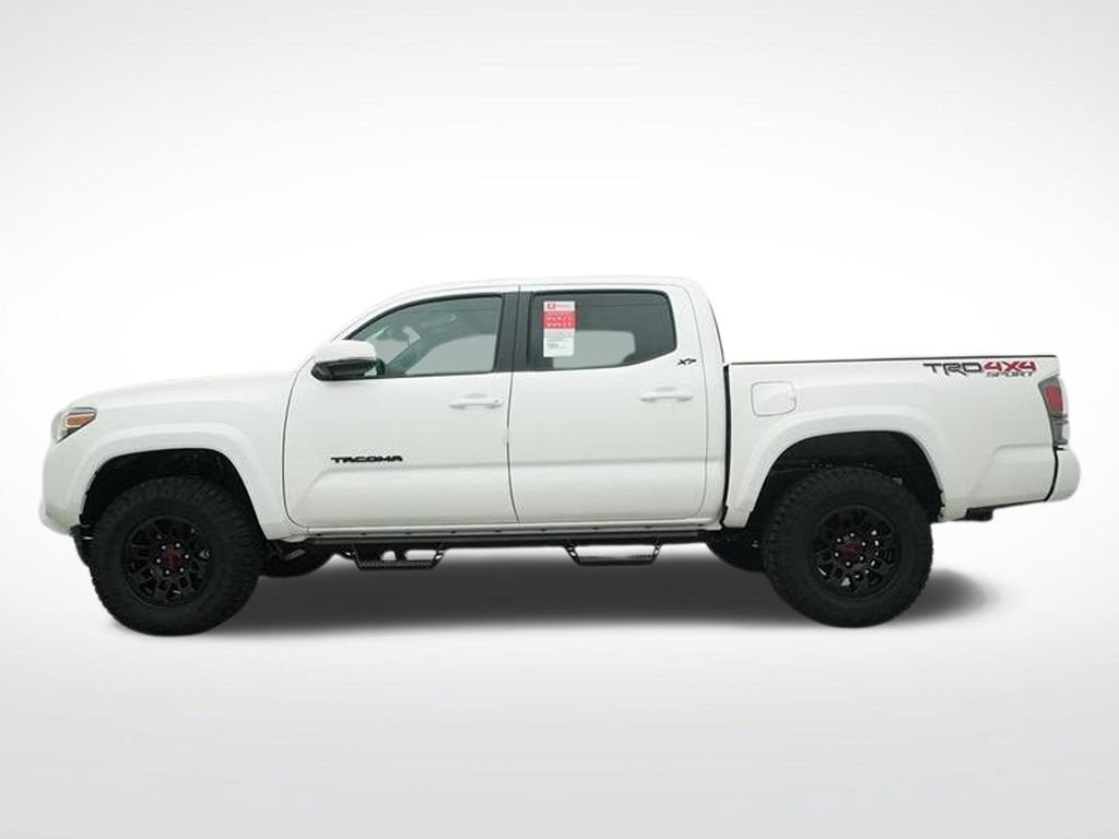 Used 2022 Toyota Tacoma TRD Sport w/ Technology Package AWD/4WD image 23