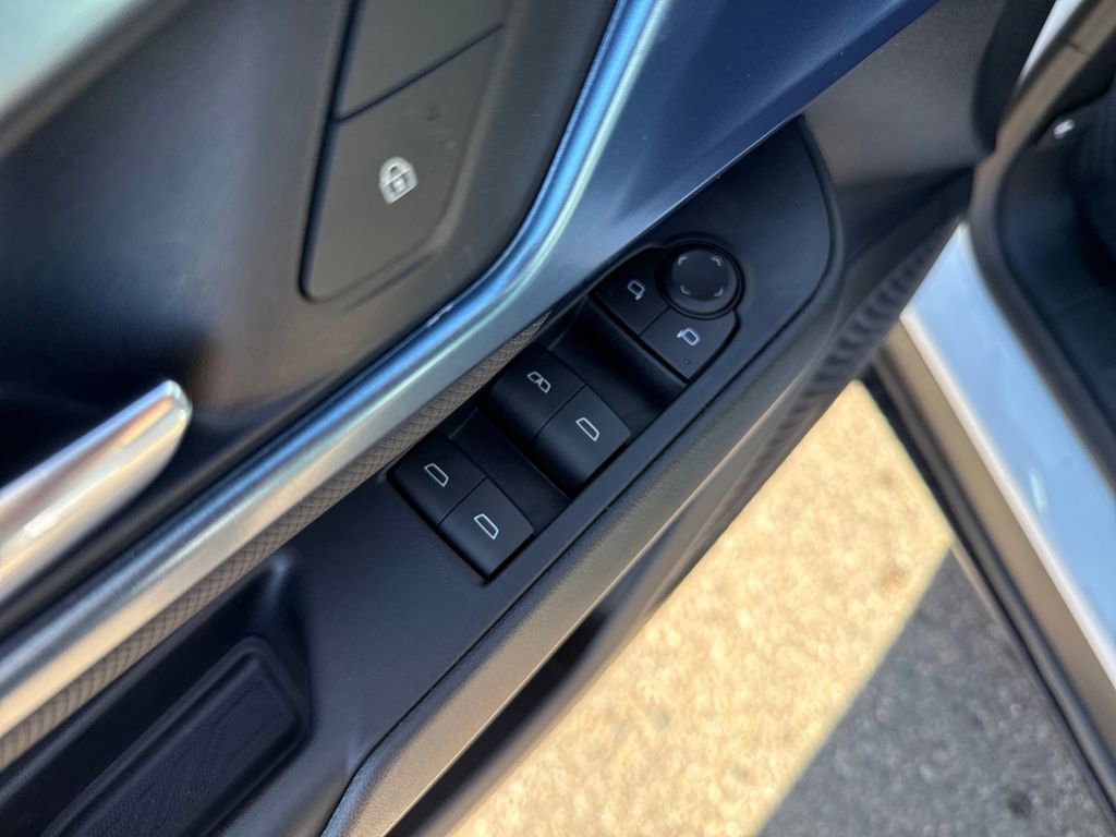 New 2026 Chevrolet Equinox EV LT AWD/4WD image 11