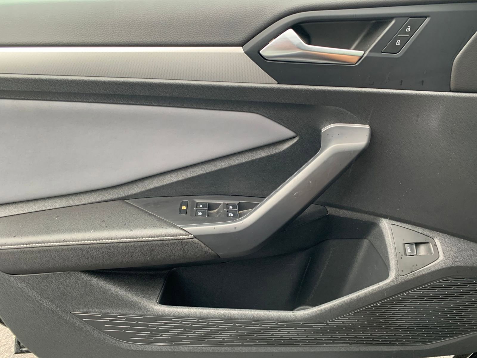 Used 2025 Volkswagen Jetta SE image 20