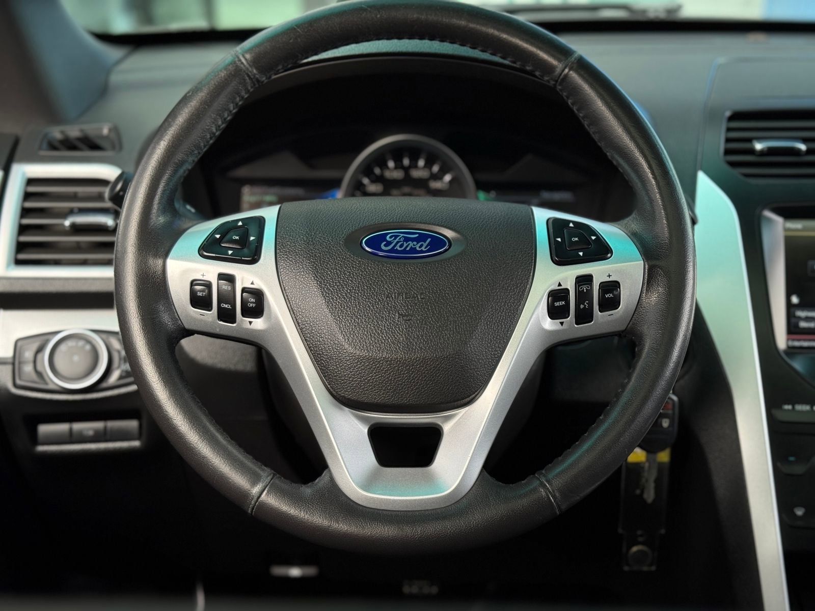 Used 2015 Ford Explorer XLT w/ Equipment Group 202A image 16