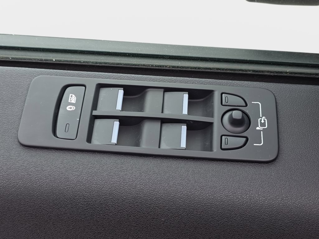 New 2026 Land Rover Discovery Sport Landmark AWD/4WD image 29