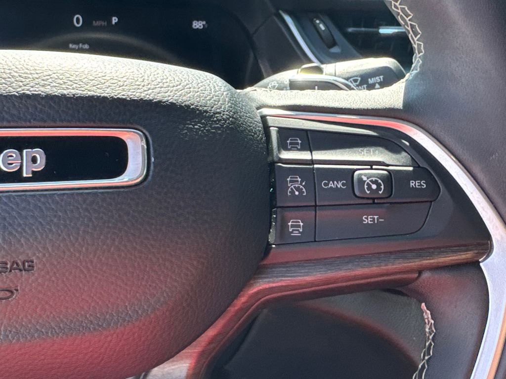 Used 2024 Jeep Grand Cherokee Limited image 25