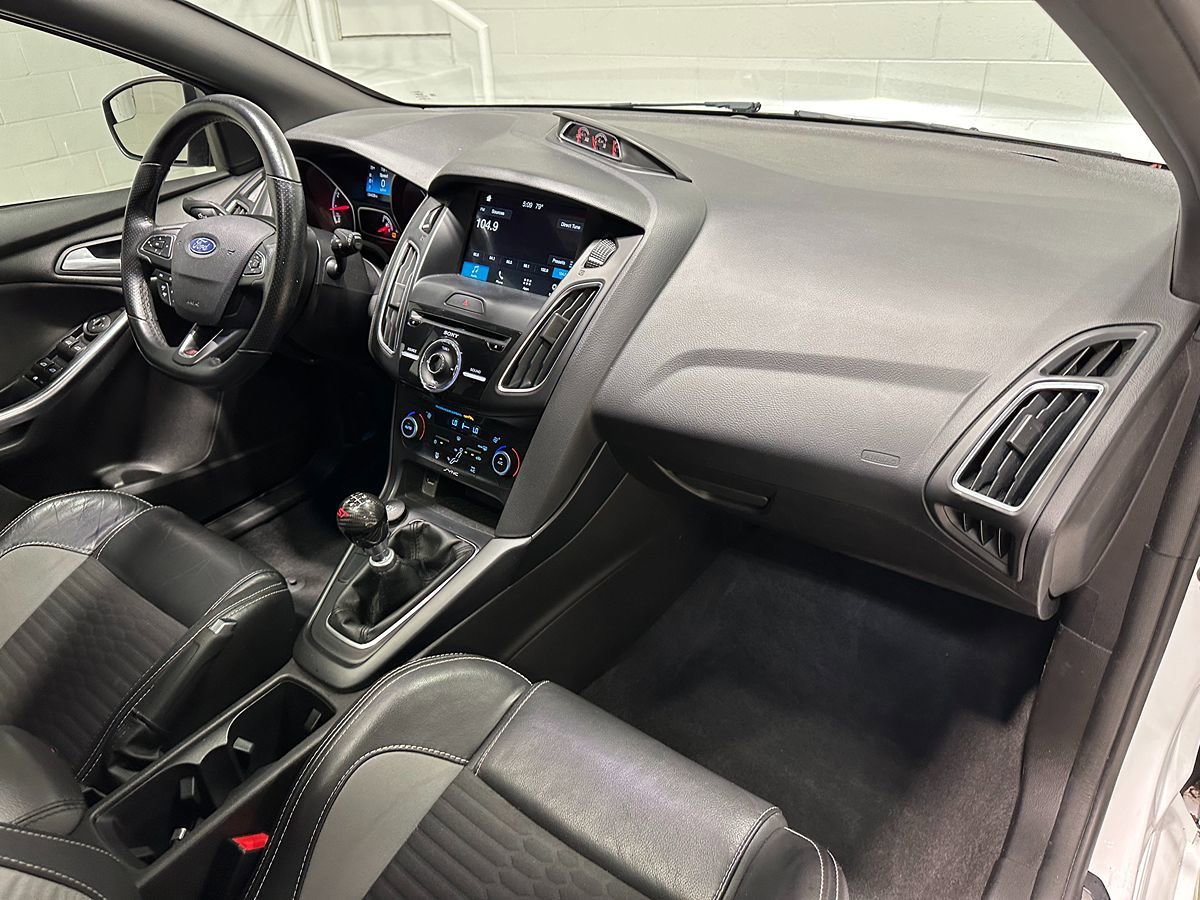 Used 2018 Ford Focus ST w/ Equipment Group 401A FWD image 13