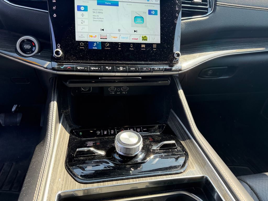 Used 2022 Jeep Wagoneer Series III w/ Flexible Seating Group image 16