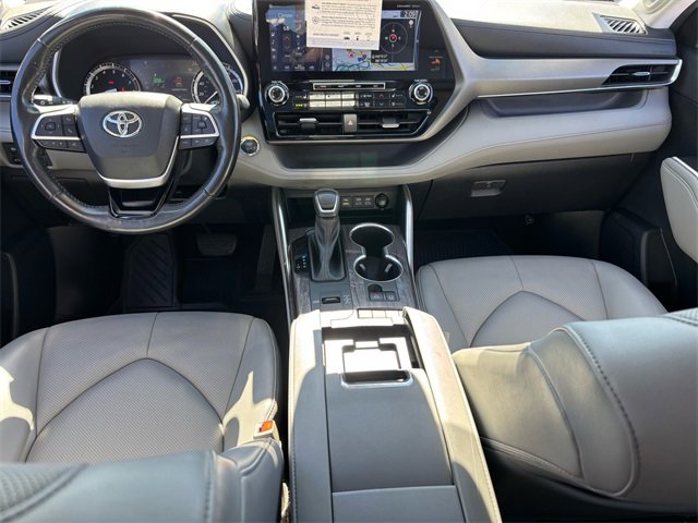 Used 2022 Toyota Highlander Limited image 8