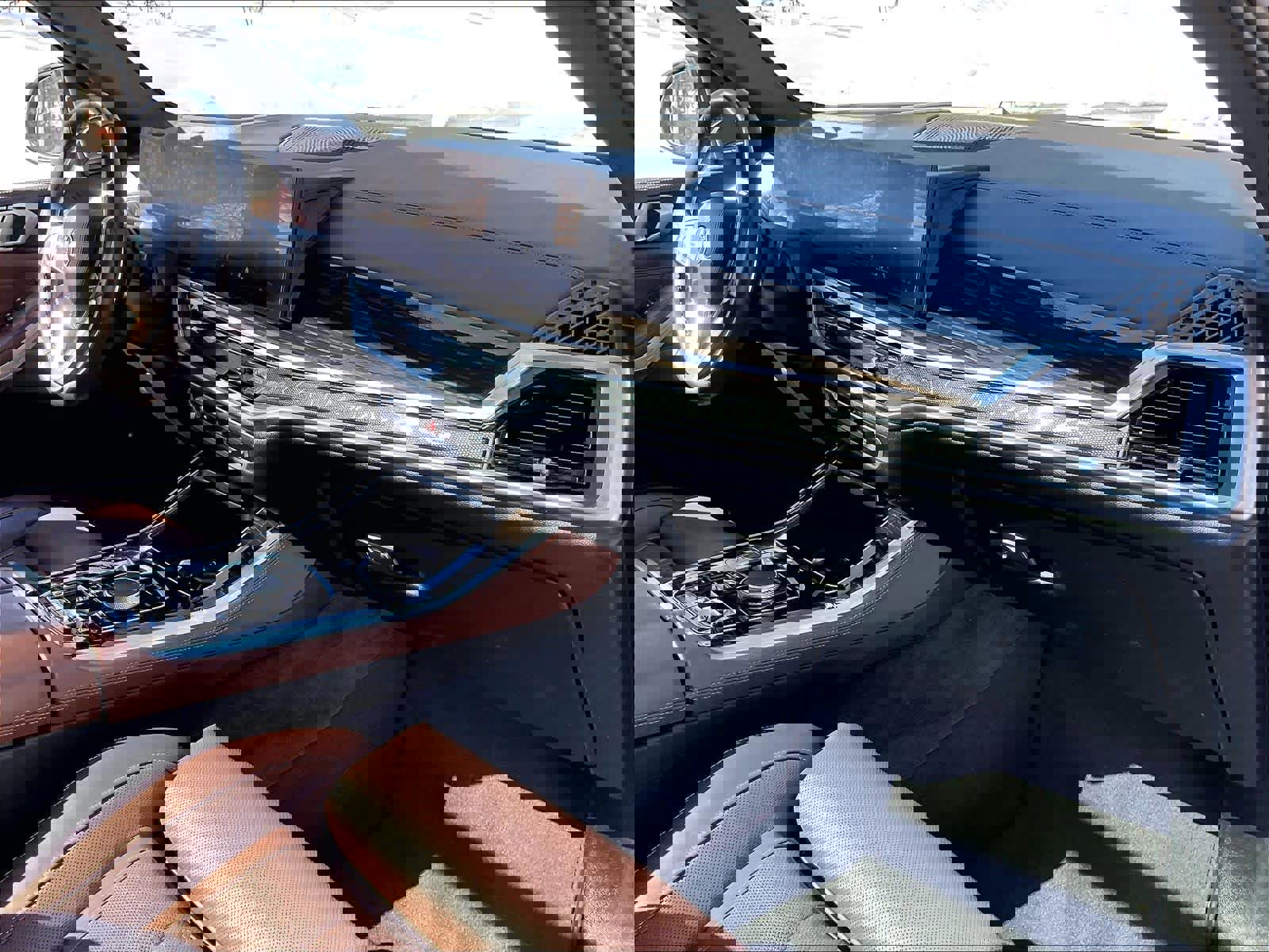 Used 2025 BMW X5 xDrive50e image 14