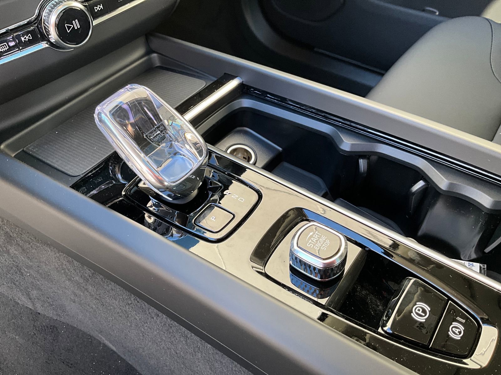 New 2026 Volvo XC60 B5 Plus w/ Protection Package Premier AWD/4WD image 27