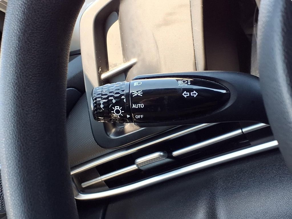 Used 2023 Hyundai Elantra SEL image 16