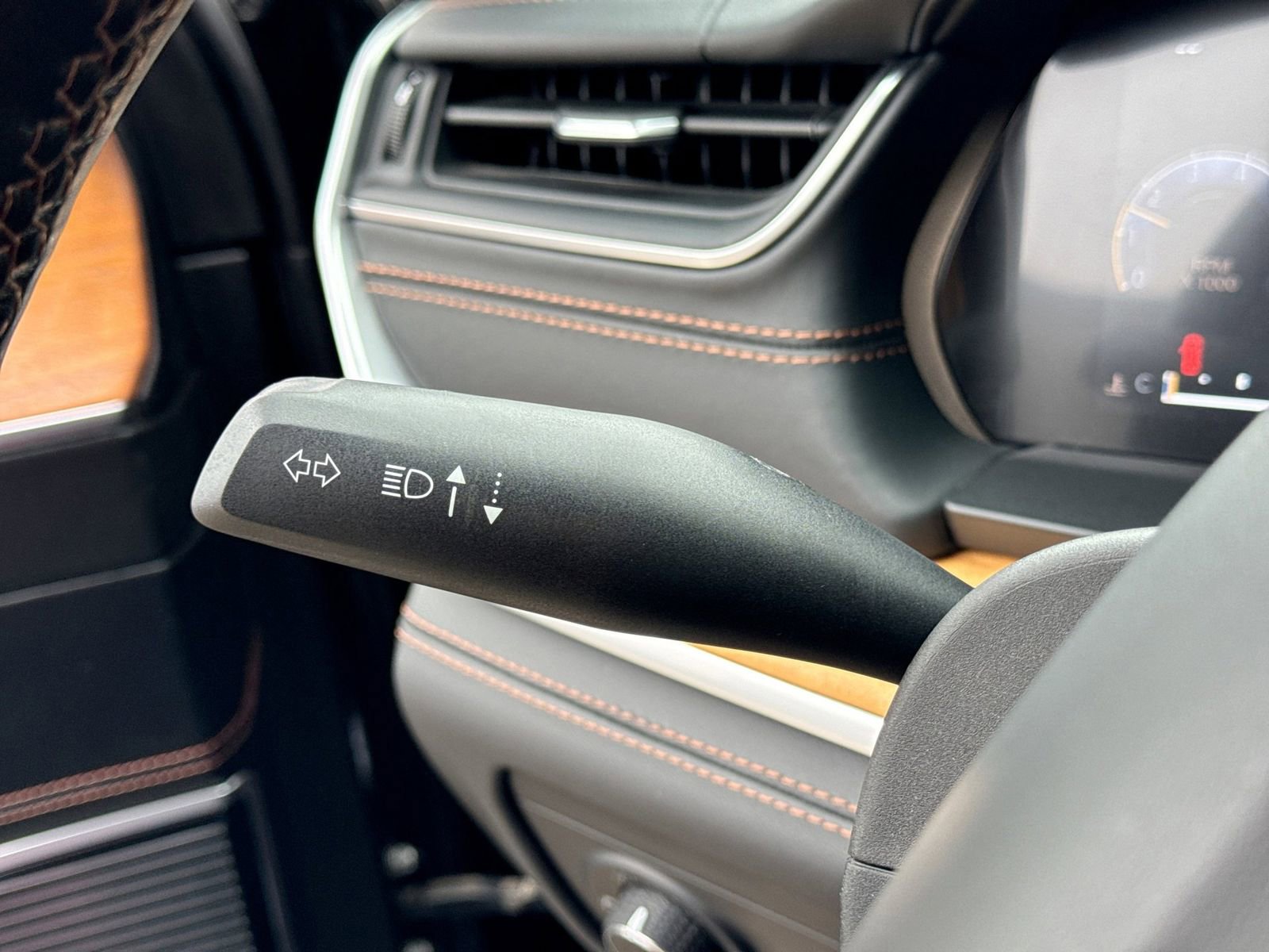 Used 2021 Jeep Grand Cherokee L Summit AWD/4WD image 32