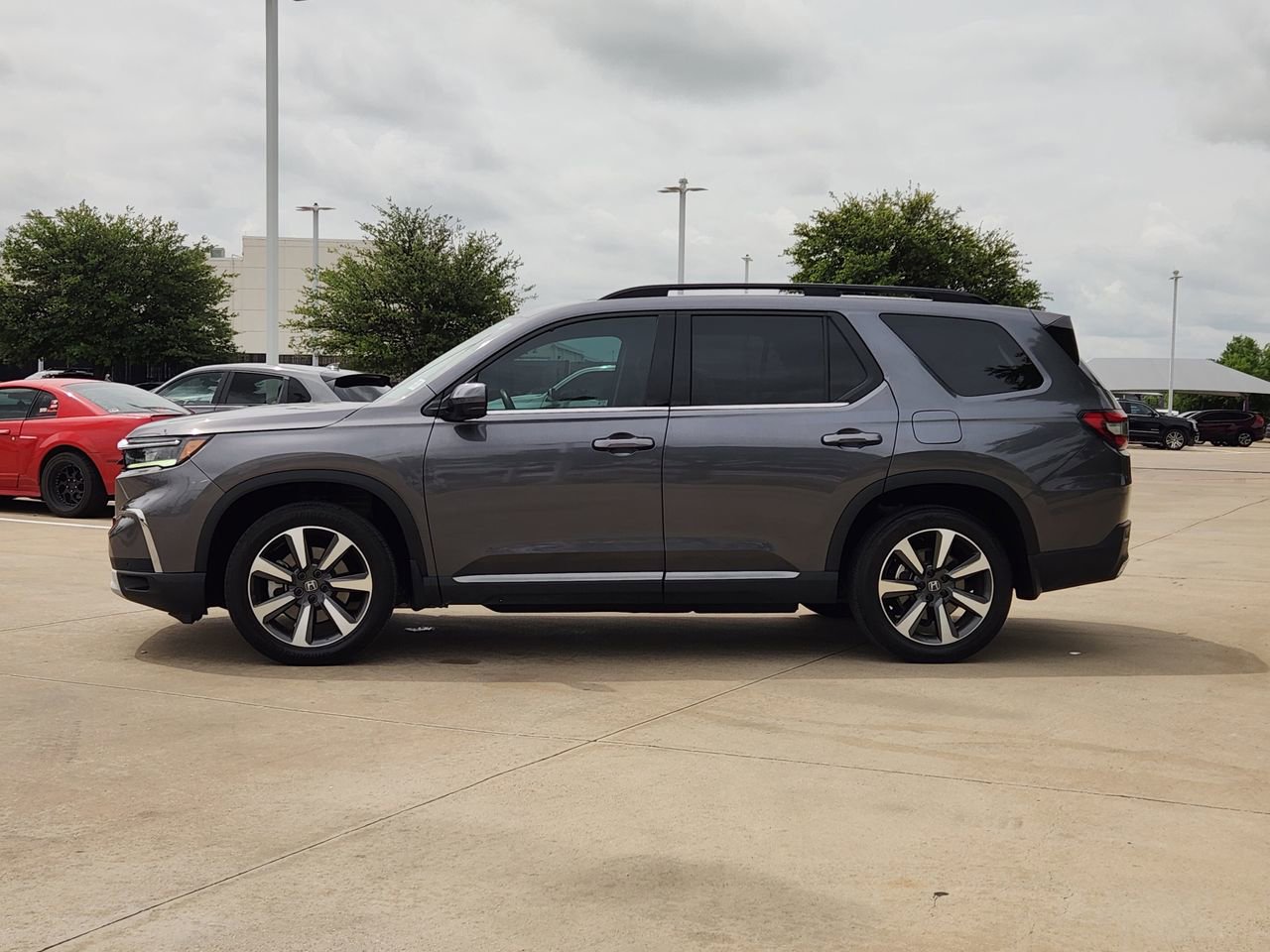 Used 2024 Honda Pilot Elite image 4