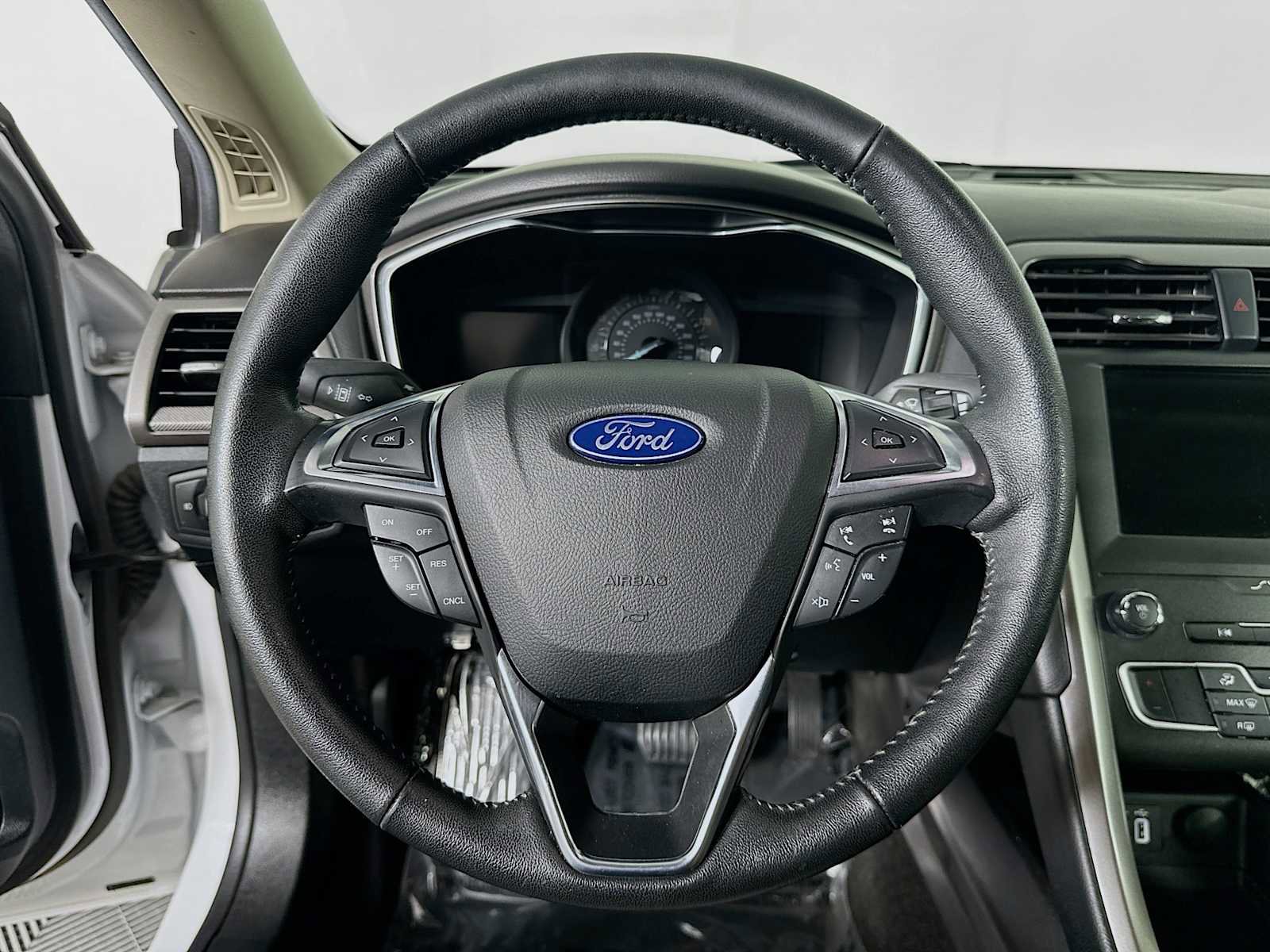 Used 2020 Ford Fusion SE w/ Equipment Group 151A image 11