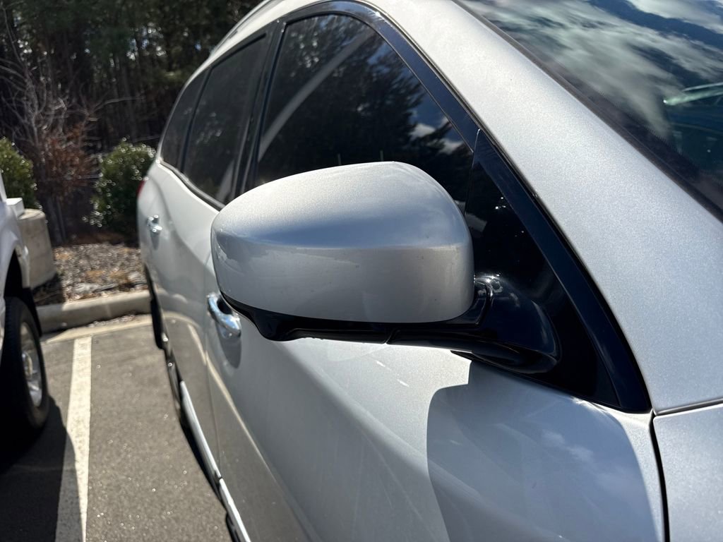 Used 2013 Nissan Pathfinder Platinum image 10