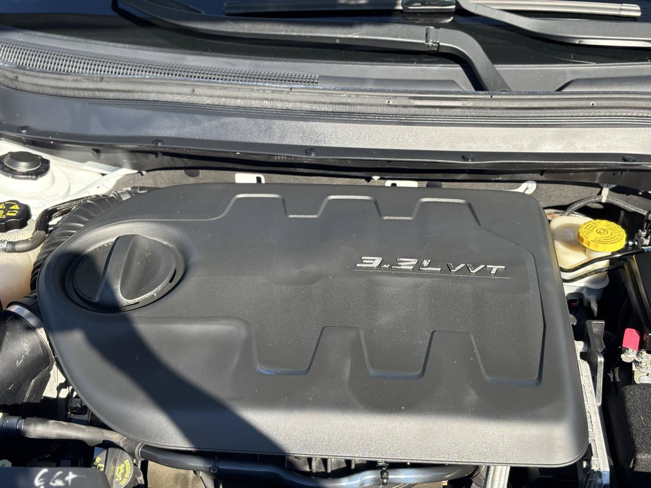 Used 2014 Jeep Cherokee Latitude w/ Cold Weather Group AWD/4WD image 40