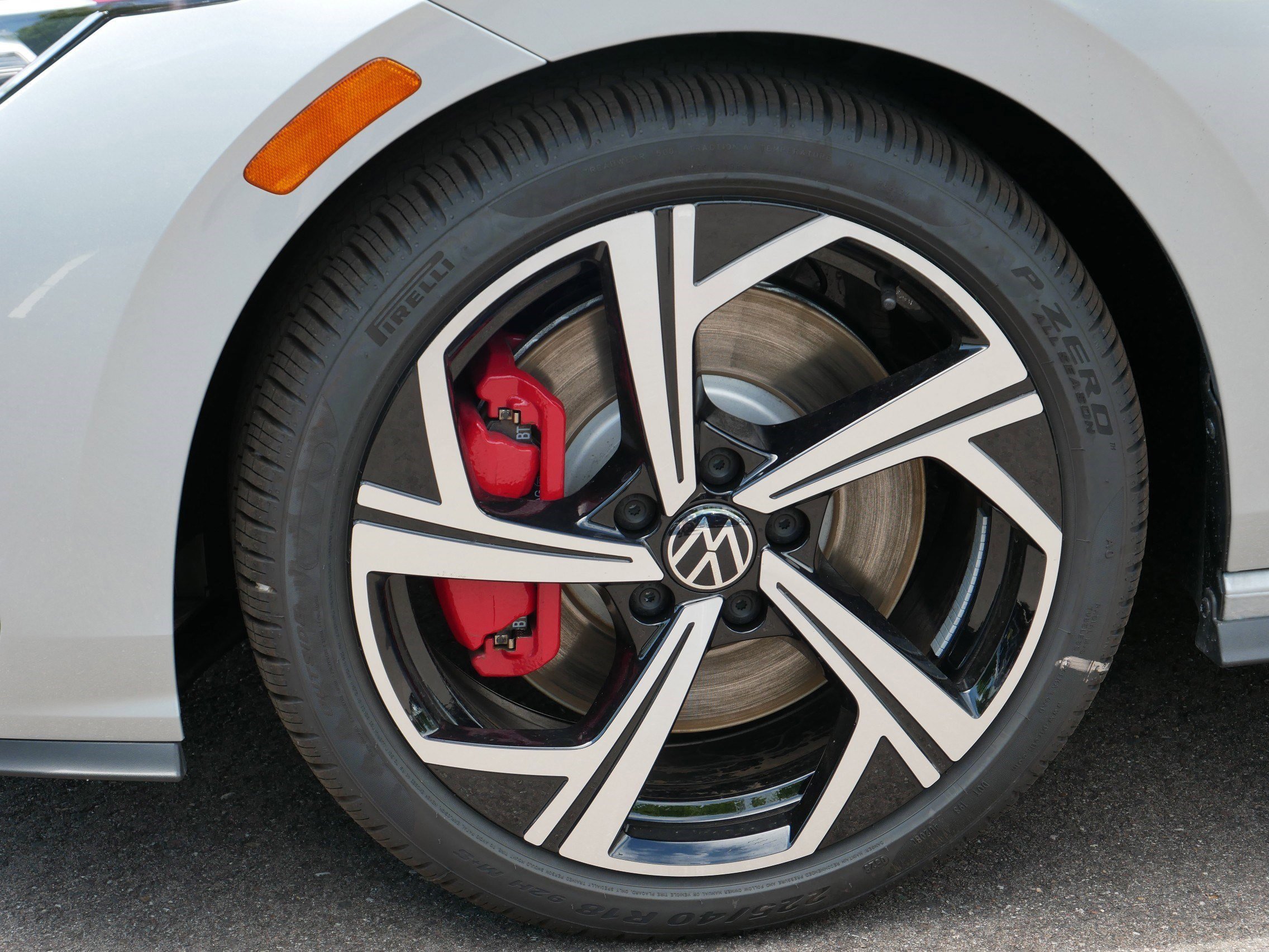 New 2025 Volkswagen GTI SE FWD image 4