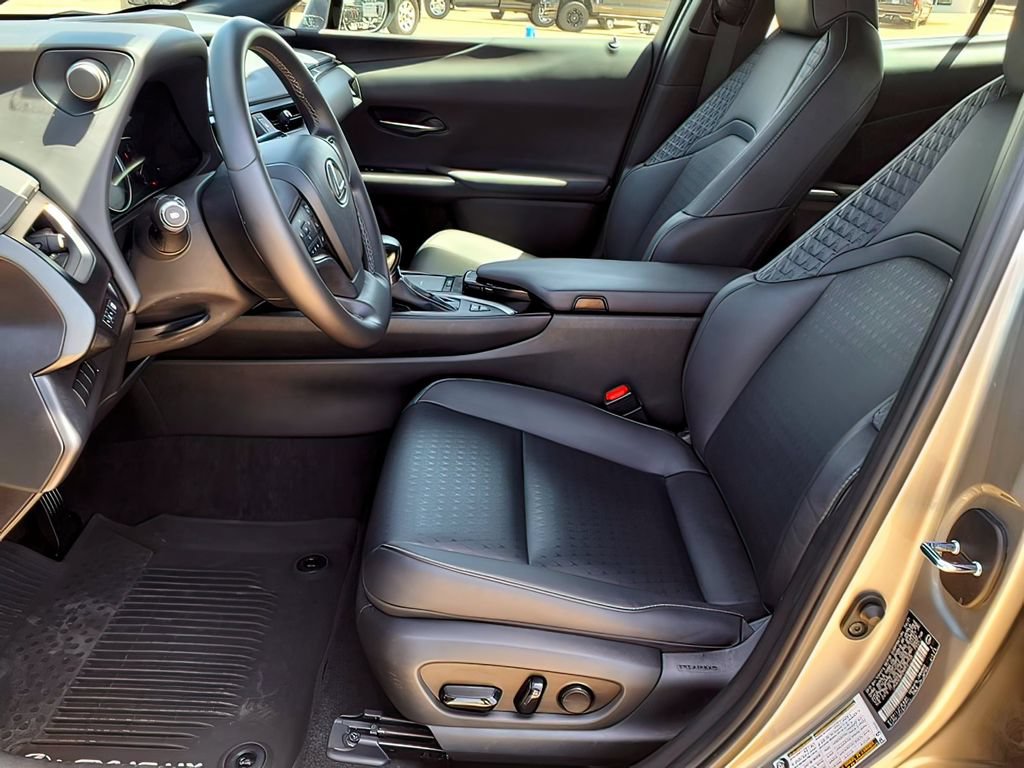 Used 2021 Lexus UX 250h w/ Accessory Package (Z2) AWD/4WD image 17