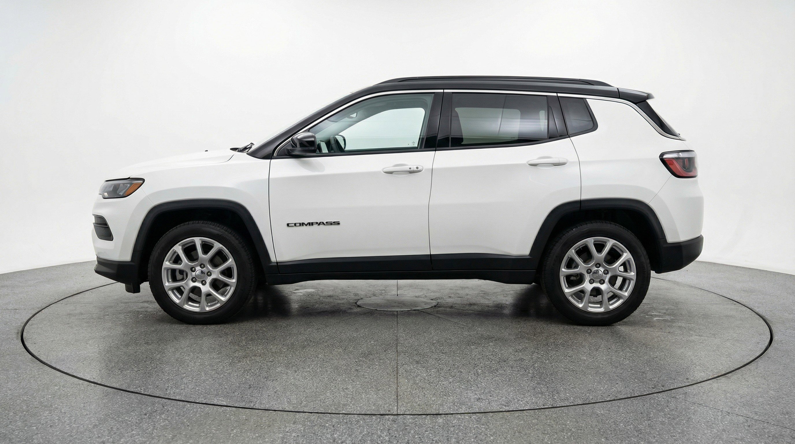 Used 2025 Jeep Compass Limited image 5