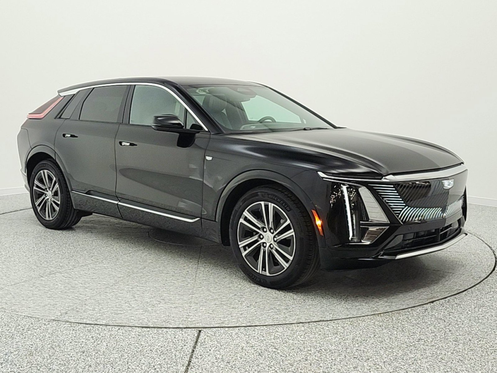 Used 2024 Cadillac Lyriq Luxury image 3