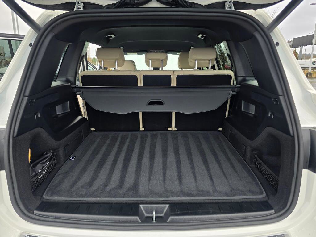 Used 2025 Mercedes-Benz GLB 250 4MATIC image 11