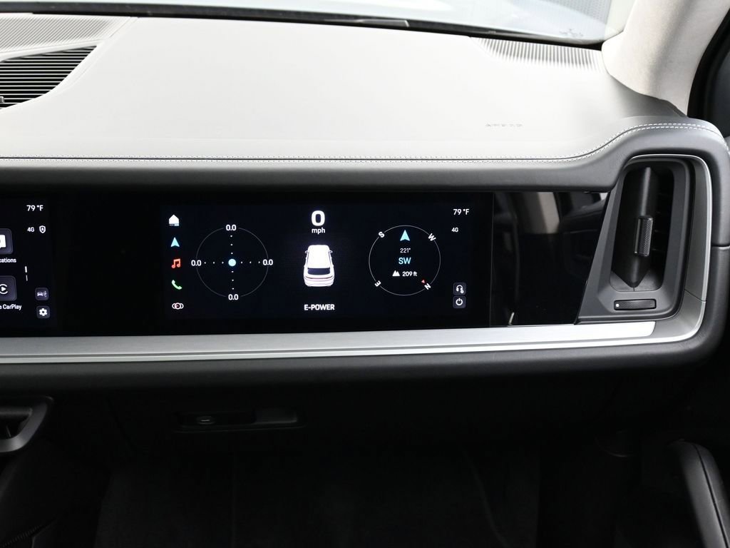 Certified 2025 Porsche Cayenne Turbo AWD/4WD image 32