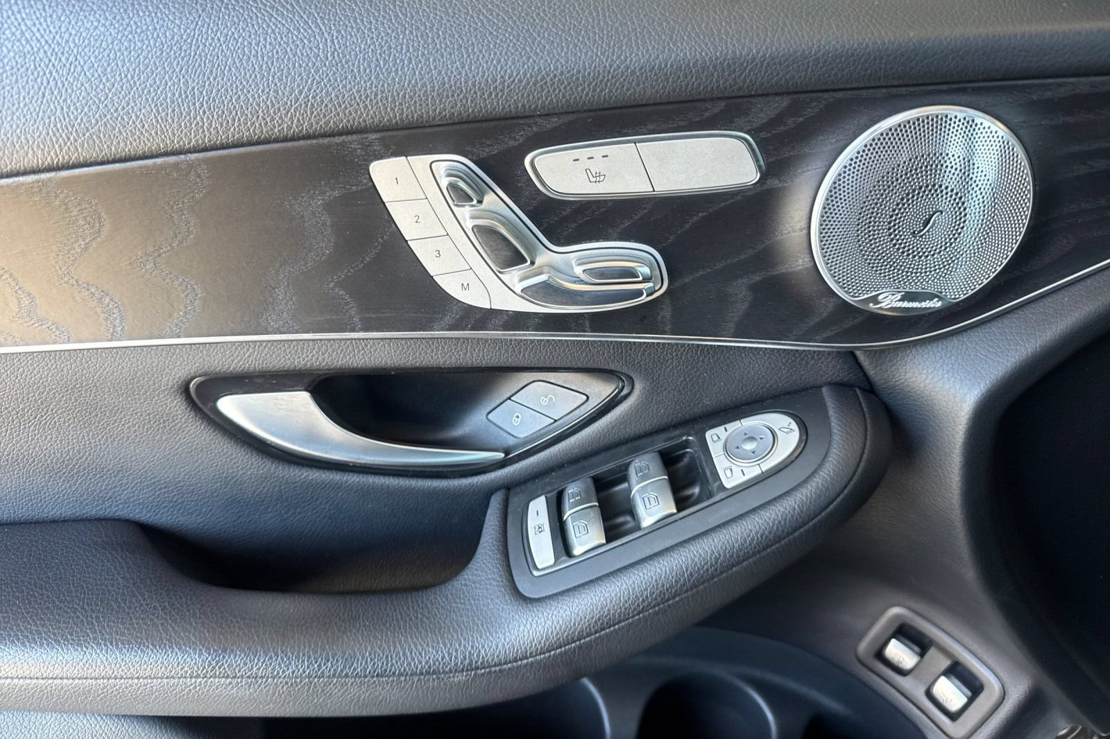 Used 2018 Mercedes-Benz GLC 350e 4MATIC image 12