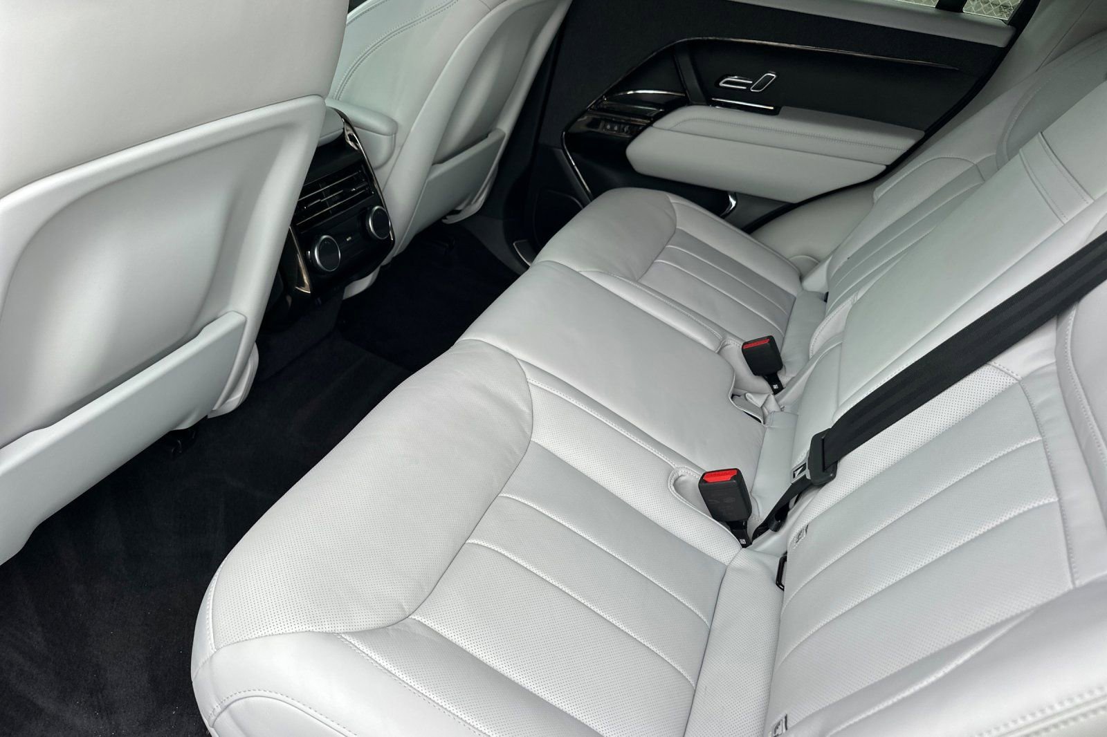 Used 2024 Land Rover Range Rover Sport SE image 10